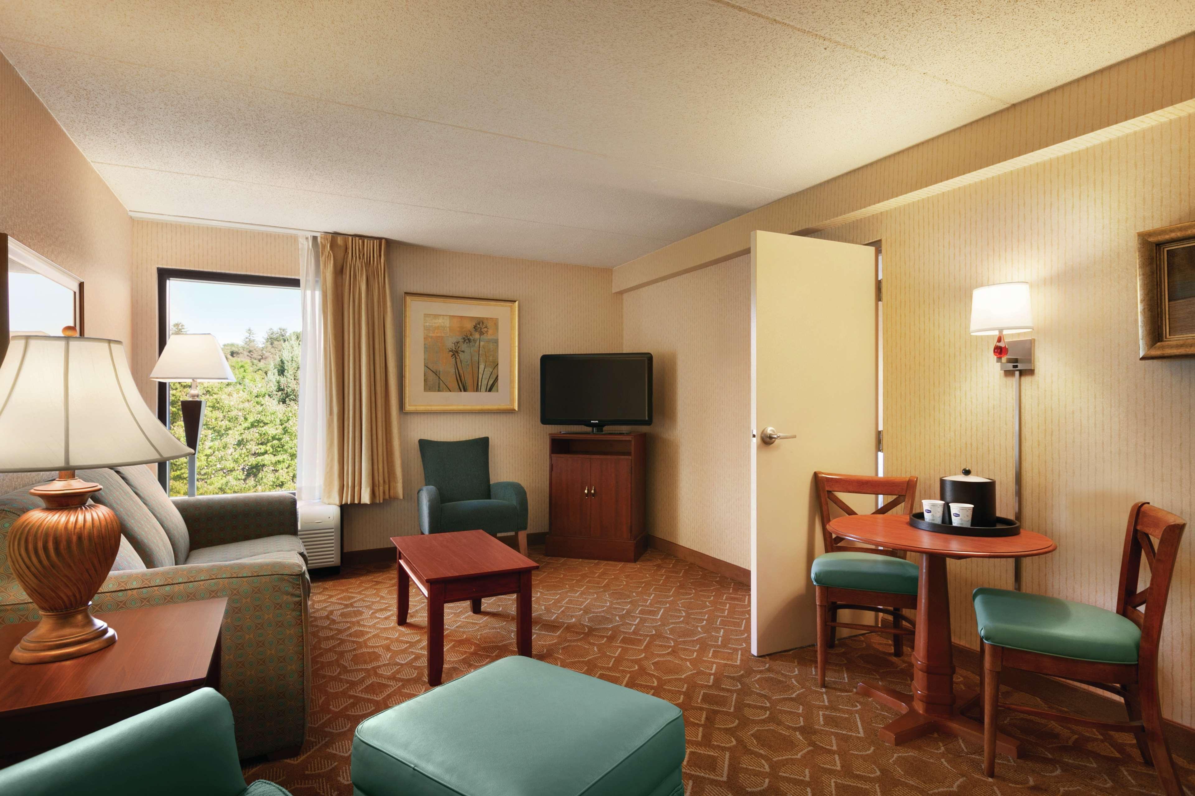 Hampton Inn - Йорк Экстерьер фото